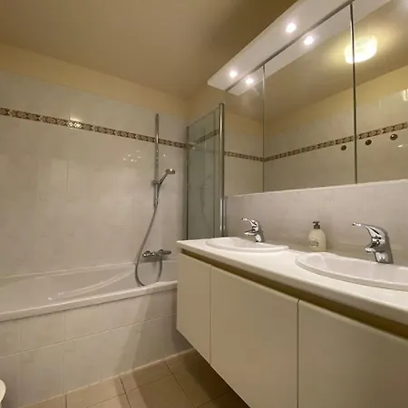 Apollo X 405 With Large Terrace
